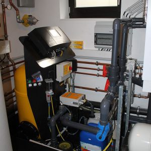 9a. Die vollautomatische Dinotec Net+ Wasseraufbereitung.jpg