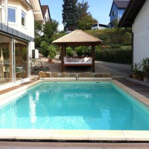 N33-T_25C3_25BCrkises-Wasser-durch-sandfarbene-Folie.jpg