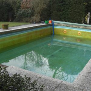 S12-40-Jahre-alter-Aussenpool-koplett-sanierungsbed_25C3_25BCrftig.-Ma_25C3_259Fe-12-x-6-x-2m.jpg