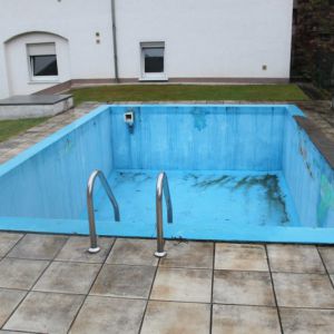 S02-Der-Pool-vor-der-Renovierung.jpg
